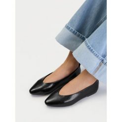 Baleriny JENNY. Czarne baleriny damskie Jenny, bez wzorów, bez obcasa. Za 99.99 zł.
