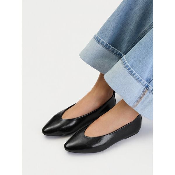 Baleriny JENNY. Czarne baleriny damskie Jenny, bez wzorów, bez obcasa. Za 99.99 zł.