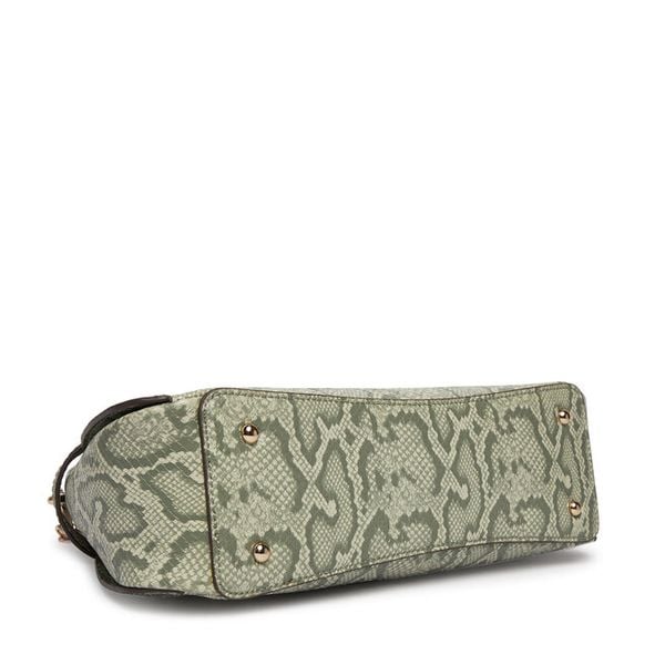 Torebka Guess. Zielone torebki do ręki damskie Guess, z aplikacjami, klasyczne, bez dodatków. Za 382.99 zł.