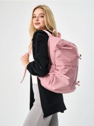 Plecak z kieszenią na laptopa - różowy. Czerwone plecaki damskie Sinsay, bez wzorów. Za 49.99 zł.
