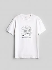 4F T-shirt regular z nadrukiem męski - biały XL. Białe koszulki sportowe męskie 4f, m, bez wzorów, z bawełny, bez kołnierzyka, bez ramiączek, trekkingowe. Za 79.99 zł.