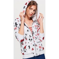 Bluza z kapturem MICKEY MOUSE - Jasny szary. Szare bluzy damskie Cropp, z motywem z bajki. Za 99.99 zł.