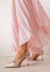 Szampańskie Szpilki VICES z Ozdobnymi Paseczkami z Cyrkoniami w Eleganckim Stylu Jaenlith. Żółte szpilki damskie Renee, bez wzorów, z satyny, bez obcasa, bez zapięcia. Za 119.99 zł.