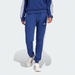 Spodnie Essentials 3-Stripes French Terry Cuffed. Białe spodnie sportowe damskie Adidas, l, bez wzorów, z bawełny, na fitness i siłownię. Za 219.00 zł.