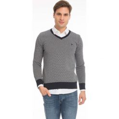 Sweter w kolorze granatowym. Niebieskie swetry przez głowę męskie Denim Culture, l, bez wzorów, z bawełny, bez kołnierzyka. W wyprzedaży za 139.95 zł.