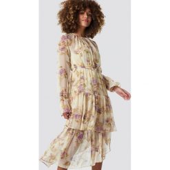 NA-KD Boho Asymetryczna sukienka z falbaną - Beige,Multicolor. Sukienki damskie marki NA-KD Boho. Za 202.95 zł.