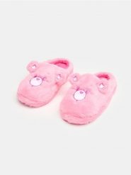 Pluszowe kapcie Care Bears - różowy. Czerwone kapcie damskie Sinsay, bez wzorów. Za 25.99 zł.