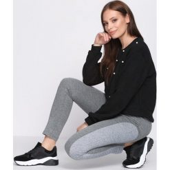 Jasnoszare Legginsy Prepossessing. Szare legginsy damskie Born2be. Za 29.99 zł.