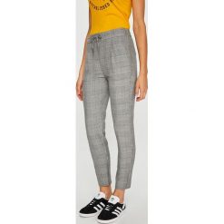 Vero Moda - Spodnie. Spodnie materiałowe damskie marki Vero Moda. W wyprzedaży za 89.90 zł.