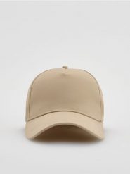 Czapka z daszkiem - beżowy. Brązowe czapki i kapelusze damskie Reserved, bez wzorów. W wyprzedaży za 39.99 zł.