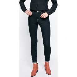 Wrangler - Jeansy Rinsewash. Niebieskie jeansy damskie Wrangler. W wyprzedaży za 259.90 zł.