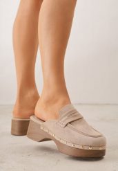 Beżowe Klapki Drewniaki o Fasonie Loafersów z Ozdobnymi Nitami Sargita. Brązowe klapki damskie Renee, bez wzorów, eleganckie, bez obcasa, na obcasie. Za 99.99 zł.