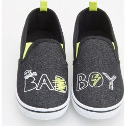 Tenisówki typu slip on - Czarny. Buty sportowe chłopięce Reserved. Za 59.99 zł.