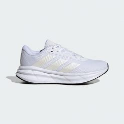 Buty Galaxy 7 Running. Białe obuwie sportowe damskie Adidas, bez wzorów, z materiału, do biegania. Za 189.00 zł.