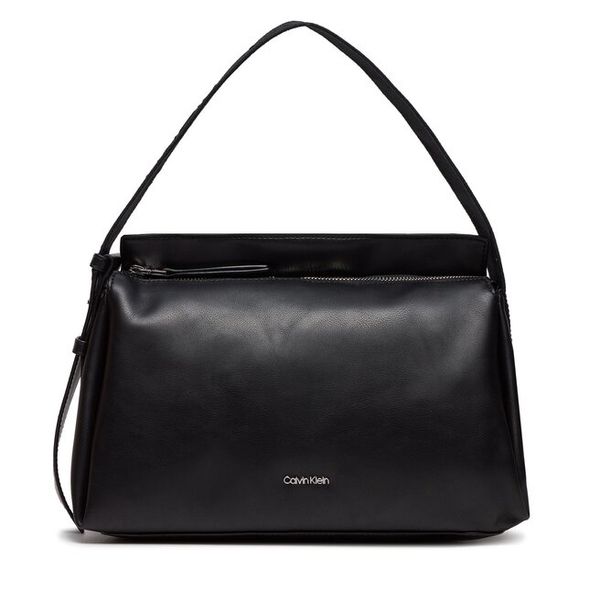Torebka Calvin Klein. Czarne torebki do ręki damskie Calvin Klein, bez wzorów, klasyczne, bez dodatków. Za 379.99 zł.