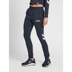 Damskie spodnie dresowe Hummel Legacy. Niebieskie spodnie dresowe damskie Hummel, s, bez wzorów, z dresówki. Za 194.00 zł.