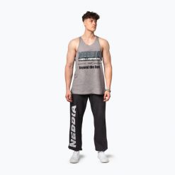 Koszulka treningowa męska NEBBIA Washed-Off Stringer Max Out. Szare koszulki sportowe męskie Nebbia, m, bez wzorów, z bawełny, bez kołnierzyka, bez ramiączek, na fitness i siłownię. Za 177.90 zł.