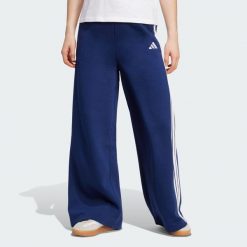 Spodnie adidas 3-Stripes Fleece Wide. Niebieskie obuwie sportowe damskie Adidas, m, bez wzorów, na fitness i siłownię. Za 259.00 zł.