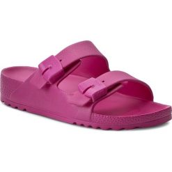 Klapki SCHOLL - Bahia F26924 1026 350 Fuchsia. Czerwone klapki damskie Scholl, bez wzorów, z tworzywa sztucznego, bez obcasa, bez zapięcia. W wyprzedaży za 99.00 zł.