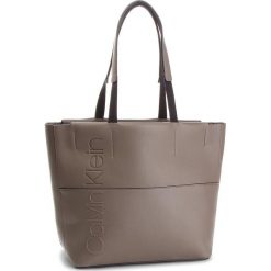 Torebka CALVIN KLEIN - Dual Shopper K60K604473 002. Torebki shopper damskie marki Calvin Klein. W wyprzedaży za 439.00 zł.