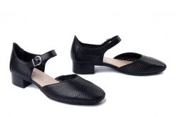 RIEKER 43460-00 black, czółenka damskie. Czarne czółenka damskie Rieker, bez wzorów, bez obcasa, bez zapięcia. Za 349.90 zł.