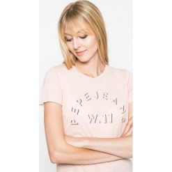 Pepe Jeans - Top. Szare topy damskie Pepe Jeans, z nadrukiem, z bawełny, z okrągłym kołnierzem, z krótkim rękawem. W wyprzedaży za 79.90 zł.