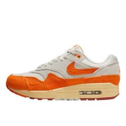 Buty do chodzenia damskie Nike Air Max 1. Białe obuwie sportowe damskie Nike, bez wzorów, z materiału, do biegania, nike air max. Za 1,095.97 zł.
