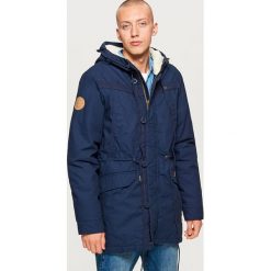 Zimowa parka z kapturem - Granatowy. Parki męskie marki Cropp. W wyprzedaży za 229.99 zł.