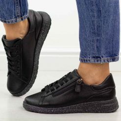 Czarne skórzane półbuty damskie Jezzi 138. Czarne półbuty damskie Jezzi, na jesień, bez wzorów, z jeansu, casualowe, bez obcasa, na płaskiej podeszwie, bez zapięcia. Za 239.00 zł.