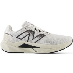 Buty męskie New Balance FuelCell Propel v5 MFCPRCW5 – białe. Białe buty sportowe męskie New Balance, z gumy, bez zapięcia, do biegania. Za 399.99 zł.