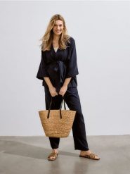 Muślinowa sukienka kimono - granatowy. Niebieskie sukienki damskie Reserved, l, bez wzorów, z bawełny, bez kołnierzyka, bez ramiączek, mini. W wyprzedaży za 89.99 zł.
