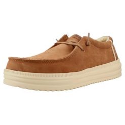 Buty HEY DUDE HD45845 REV SUEDE Jasnobrązowy. Brązowe trekkingi męskie Hey dude, na fitness i siłownię. Za 360.99 zł.