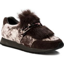 Sneakersy ALMA EN PENA - V17460 Taupe. Brązowe półbuty damskie Alma en Pena, z aplikacjami, z materiału, bez obcasa, na koturnie, bez zapięcia. W wyprzedaży za 219.00 zł.