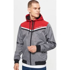 Lekka kurtka z kapturem - Jasny szary. Kurtki męskie marki Cropp. Za 139.99 zł.