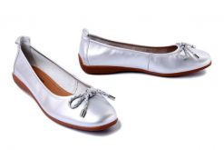 JOSEF SEIBEL 74809 300 750 Fenja 09 silber, baleriny damskie. Szare baleriny damskie Josef Seibel, bez wzorów, ze skóry, bez obcasa. Za 251.93 zł.