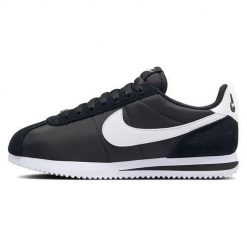 Buty do chodzenia damskie Nike Cortez. Czarne obuwie sportowe damskie Nike, bez wzorów, z materiału, trekkingowe, Nike Cortez. Za 424.00 zł.
