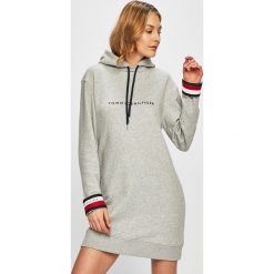 Tommy Hilfiger - Sukienka. Szare sukienki damskie Tommy Hilfiger, l, z aplikacjami, z bawełny, casualowe, bez kołnierzyka, bez ramiączek. W wyprzedaży za 499.90 zł.