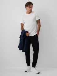 4F Spodnie dresowe joggery męskie - czarne S. Czarne spodnie sportowe męskie 4f, m, bez wzorów, z dresówki, na fitness i siłownię. Za 149.99 zł.