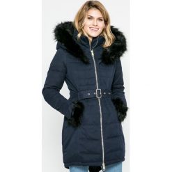 Guess Jeans - Parka. Parki damskie marki Guess Jeans. W wyprzedaży za 479.90 zł.