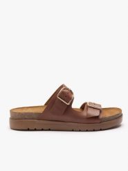 Brązowe klapki z dwoma paskami. Brązowe klapki damskie Ryłko, bez wzorów, ze skóry, eleganckie, bez obcasa, na płaskiej podeszwie. Za 379.99 zł.