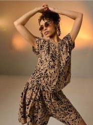 Okulary przeciwsłoneczne w złotych oprawkach - wielobarwny. Żółte okulary przeciwsłoneczne damskie Sinsay. Za 19.99 zł.