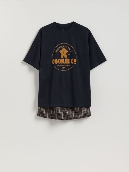 Piżama ze świątecznym motywem - granatowy. Niebieskie piżamy męskie Reserved, l, bez wzorów, z bawełny, bez ramiączek. Za 99.99 zł.