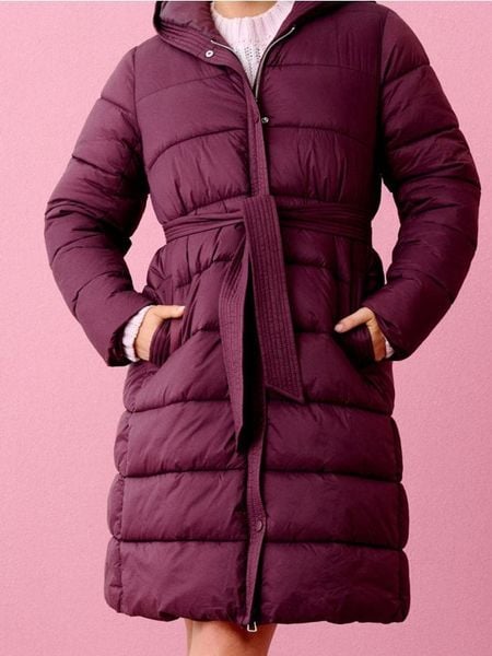 Kurtka puffer z kapturem - czerwony. Czerwone kurtki damskie Sinsay, l, bez wzorów, z kapturem. Za 99.99 zł.