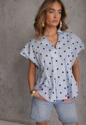 Niebieska Bluzka Bawełniana w Groszki Oversize Jeniera. Niebieskie bluzki damskie Renee, l, bez wzorów, z bawełny, retro, bez kołnierzyka, bez ramiączek. Za 139.99 zł.