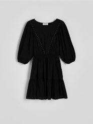 Sukienka z ćwiekami - czarny. Czarne sukienki damskie Reserved, l, bez wzorów, z tkaniny, bez kołnierzyka, bez ramiączek, mini. W wyprzedaży za 59.99 zł.