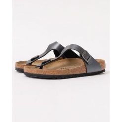 Japonki damskie Birkenstock Gizeh. Czarne klapki damskie Birkenstock, bez wzorów, z materiału, klasyczne, bez obcasa. Za 379.05 zł.