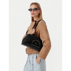 Torebka KARL LAGERFELD. Czarne torebki do ręki damskie KARL LAGERFELD, bez wzorów, klasyczne, bez dodatków. Za 1,099.00 zł.