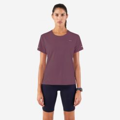 Koszulka do biegania damska Kiprun Run 500 Dry. Fioletowe koszulki sportowe damskie KIPRUN, m, bez wzorów, z elastanu, sportowe, bez kołnierzyka. Za 59.99 zł.