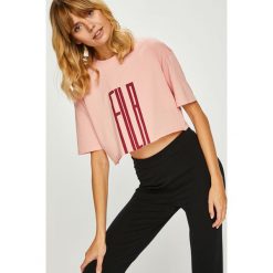 Fila - Top. Szare topy damskie Fila, z nadrukiem, z bawełny, z okrągłym kołnierzem, z krótkim rękawem. Za 169.90 zł.