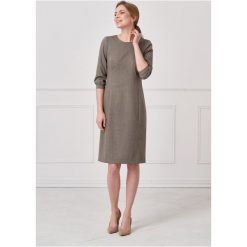 Sukienka Tebe Marron 32 szary. Szare sukienki damskie marki Marie Zélie, bez wzorów, z bawełny, wizytowe, bez kołnierzyka, bez ramiączek. Za 447.00 zł.